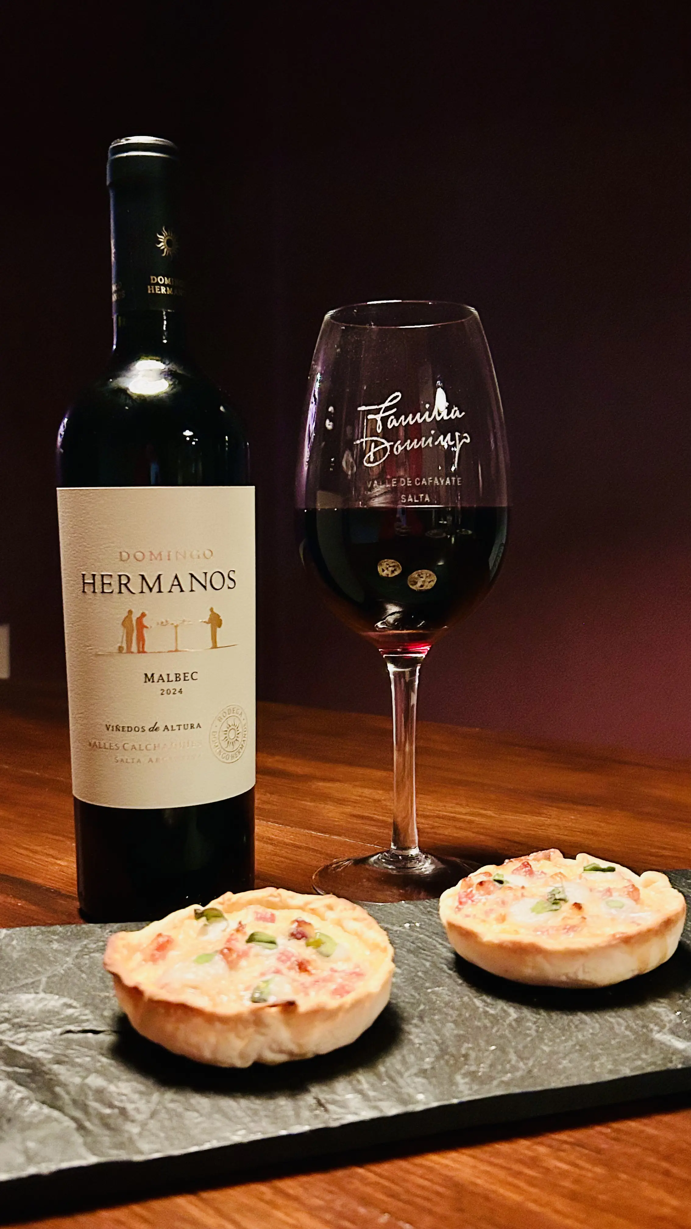 Mini tartas rústicas de panceta ahumada y quesos en Güemes 125, Cafayate