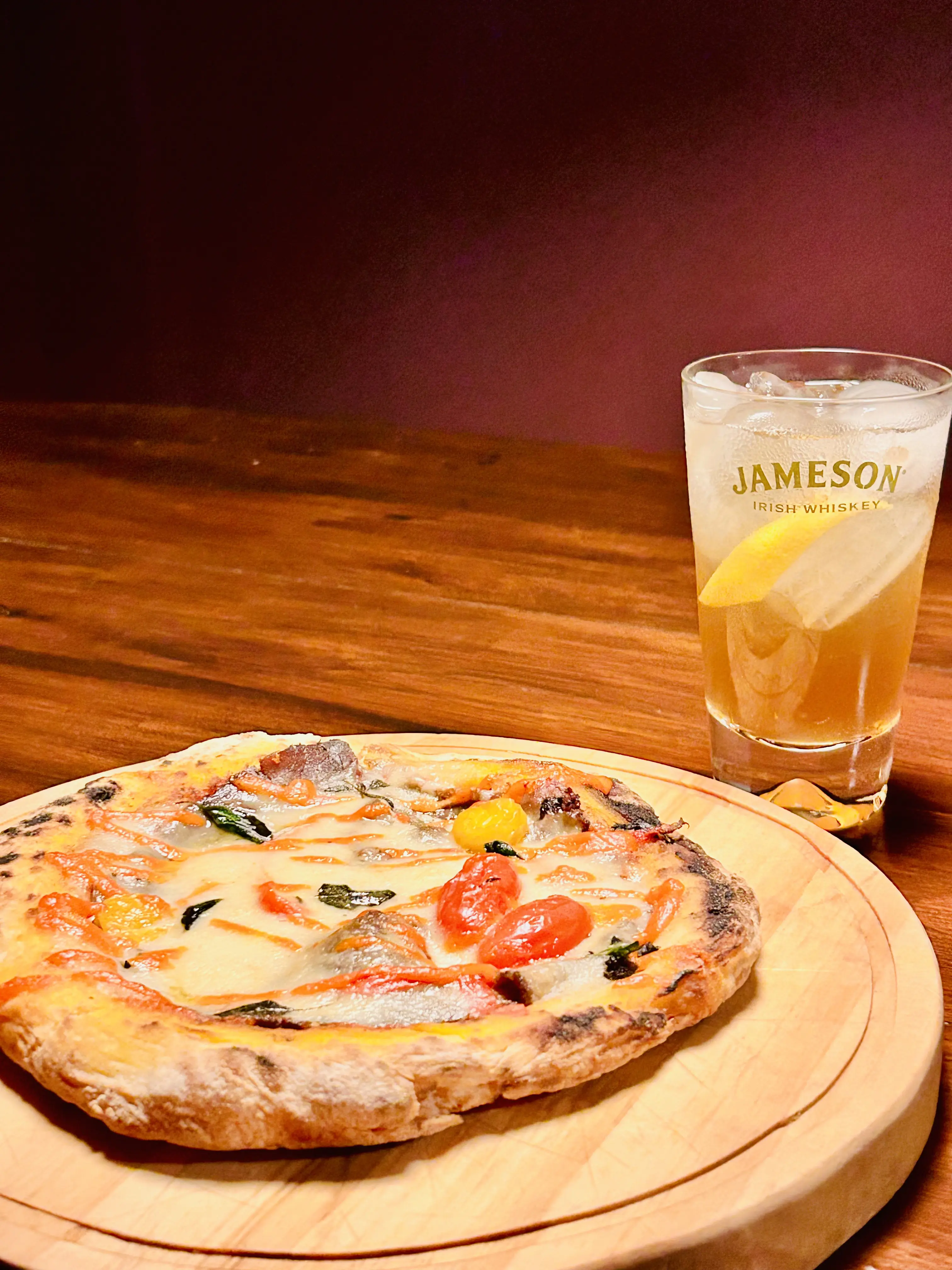 Pizzeta napolitana de ternera con pimientos asados en Güemes 125, Cafayate